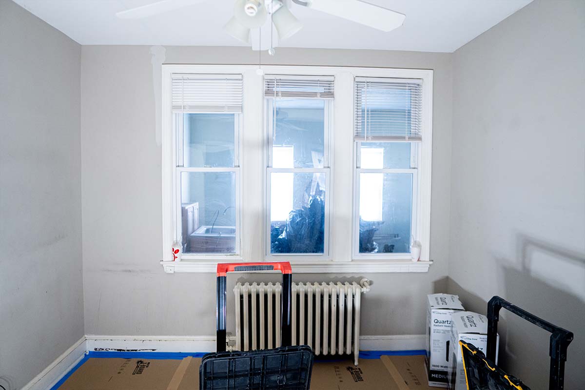 Master bedroom in a DC apartment before being painted by JVV Remodeling