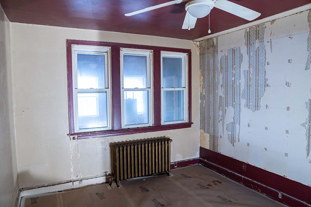 Outdated bedroom inside an apartment located in DC